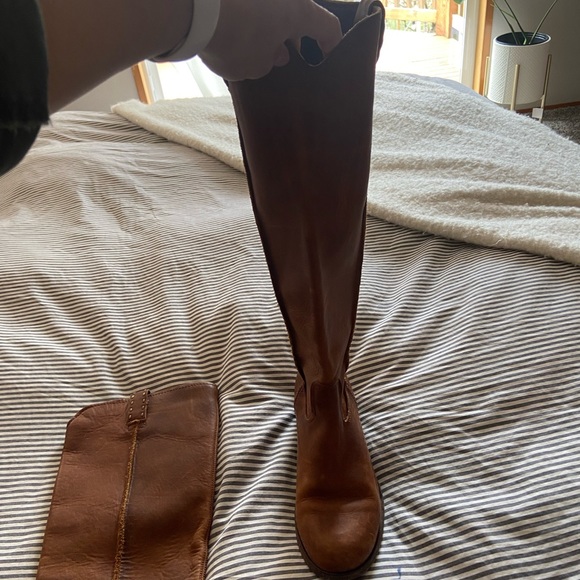 Frye riding boots size 8.5. Good use condition. Brown leather. - Picture 4 of 8
